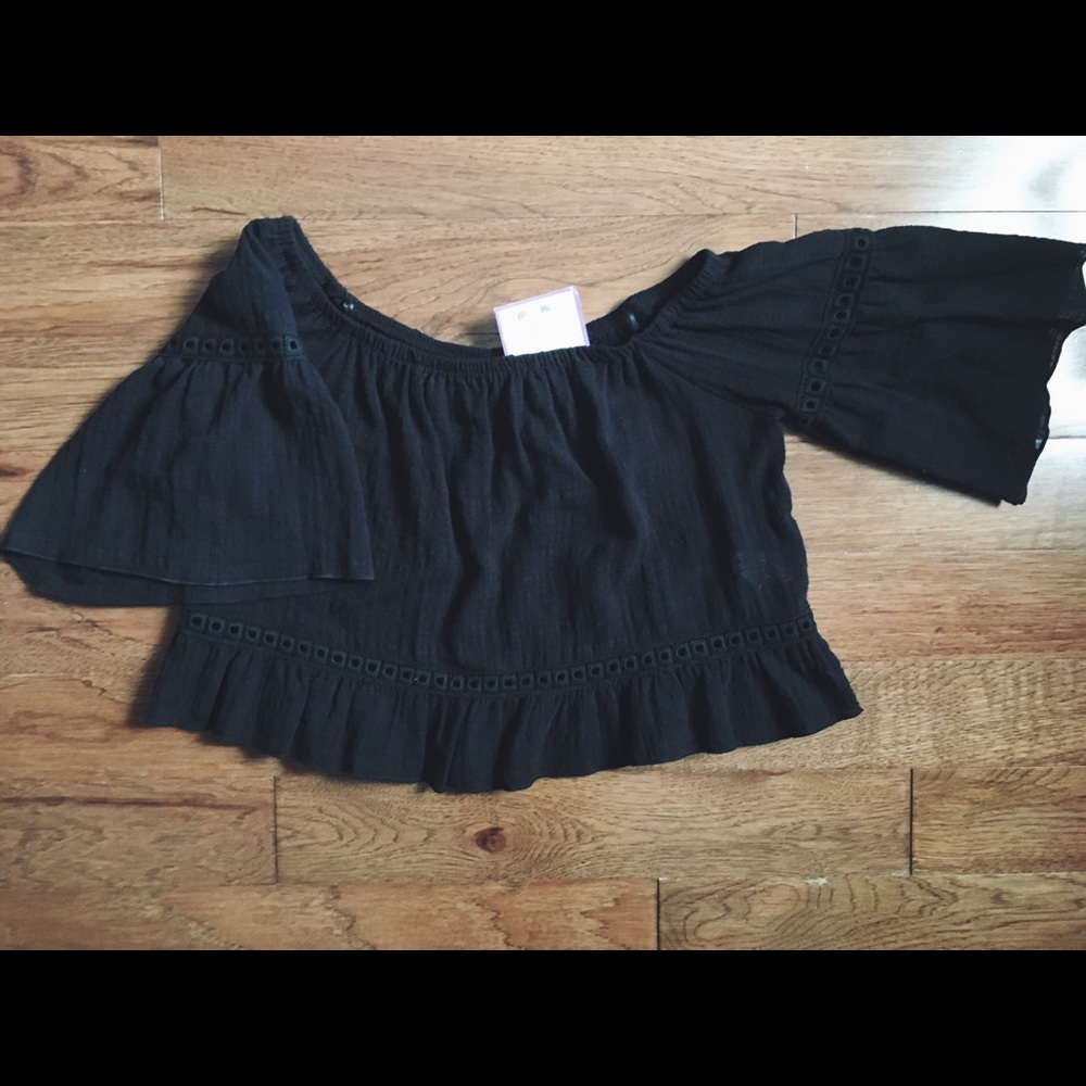 NWT Sage black peasant crop top